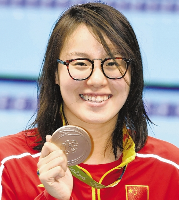 游泳女将傅园慧收获银牌，表现亮眼